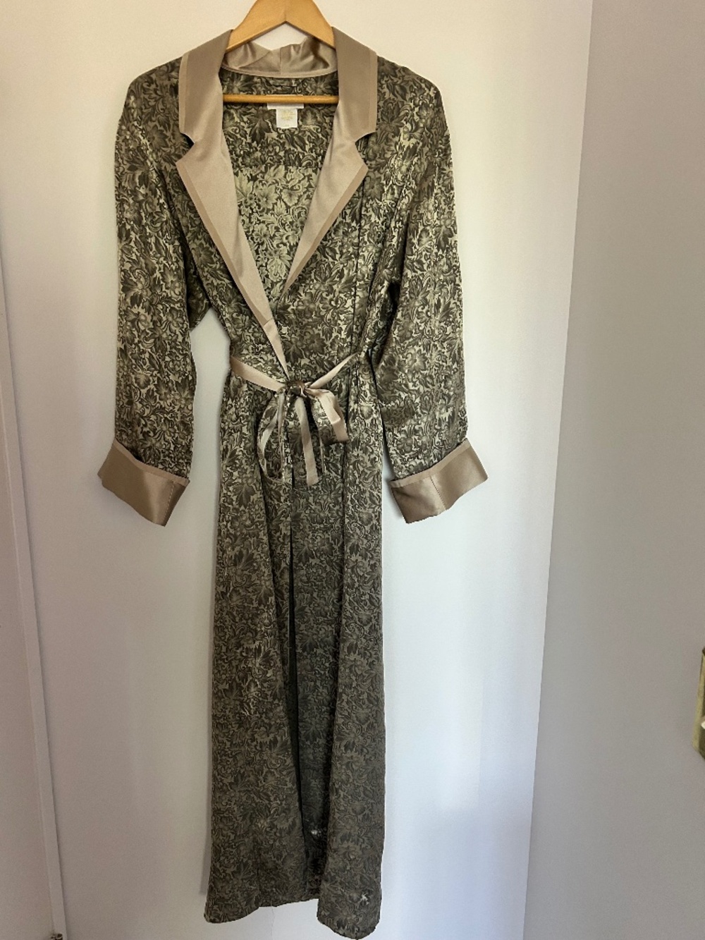Vtg 90s Patricia Fieldwalker 100% Silk Jacquard Maxi Robe Champagne Trim PS